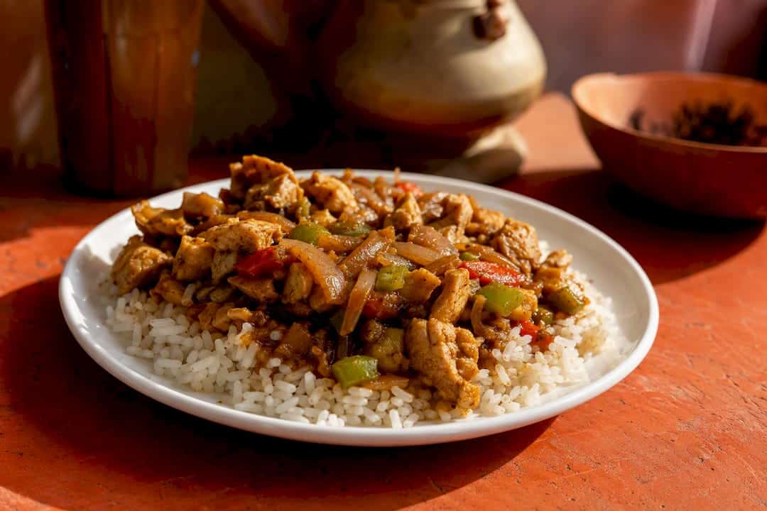 Close-up of Somali chicken suqaar dish