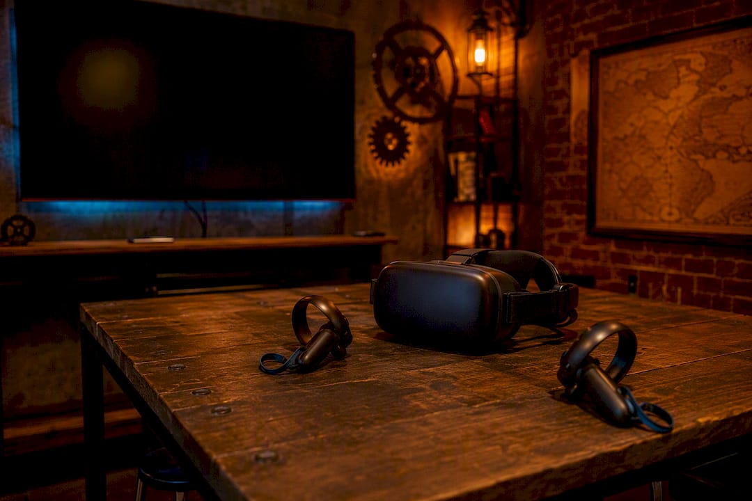 Virtual reality escape room equipment