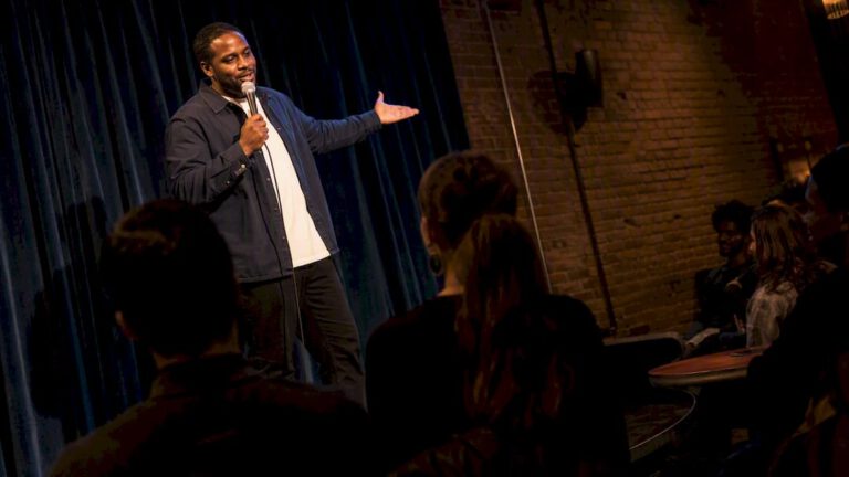 9 Kansas City Comedy Clubs for Visitors & Locals, Seating & Timing